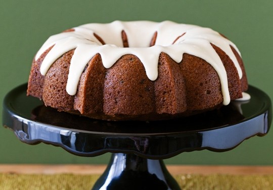 Spiced applesauce cake