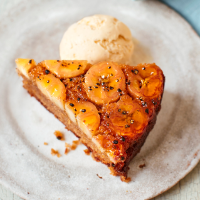 Spiced banana upside-down cake