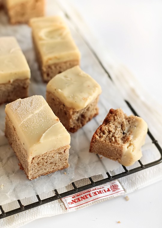 Spiced blondies with chai-infused ganache