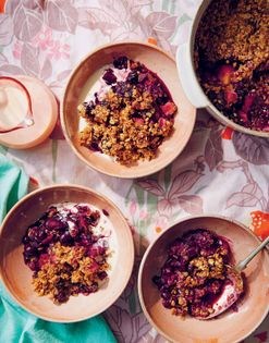 Spiced blueberry crumble