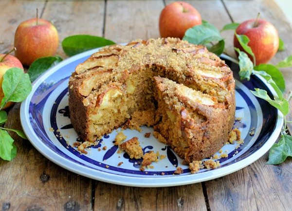 Spiced brown sugar apple cake