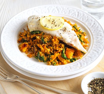 Spiced bulghar pilaf with fish