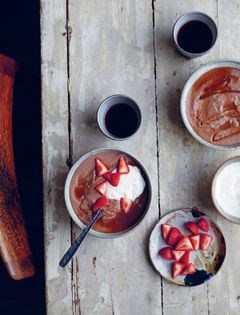 Spiced cacao manna porridge