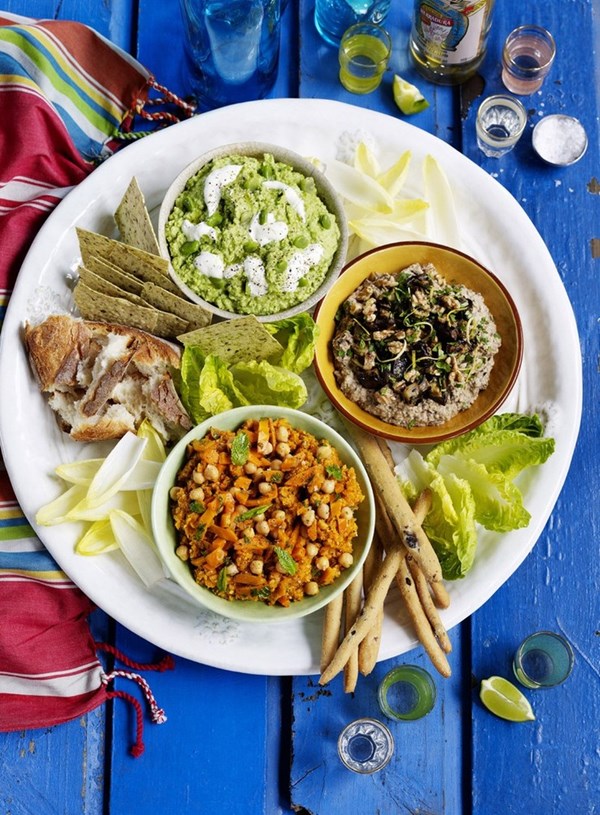 Spiced carrot and chickpea hummus