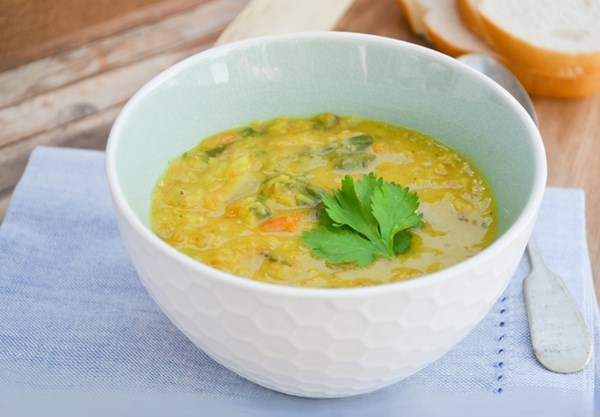 Spiced carrot, lentil & spinach soup