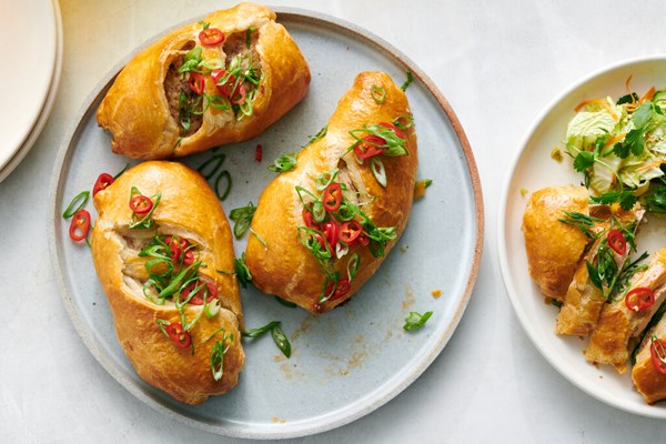 Spiced chicken breasts in pastry