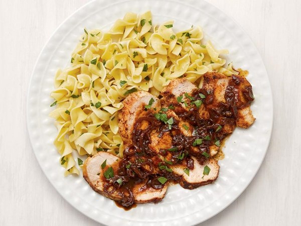 Spiced chicken breasts with dates