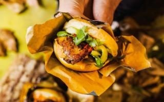 Spiced chicken rolls with sweet-sour cucumber