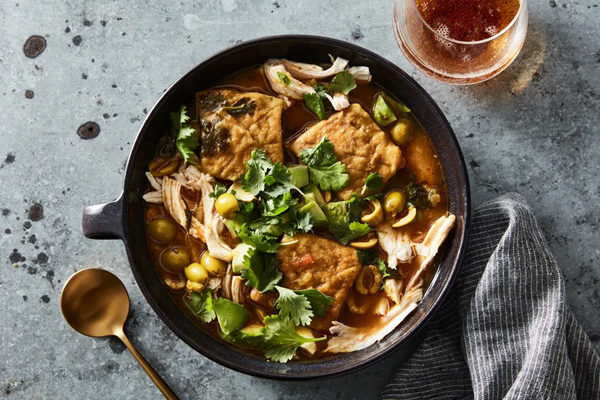 Spiced chicken soup with green banana dumplings