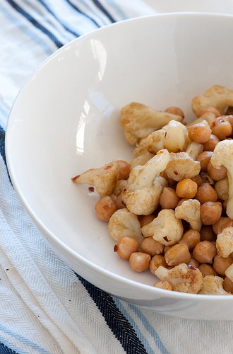Spiced chickpeas with cauliflower