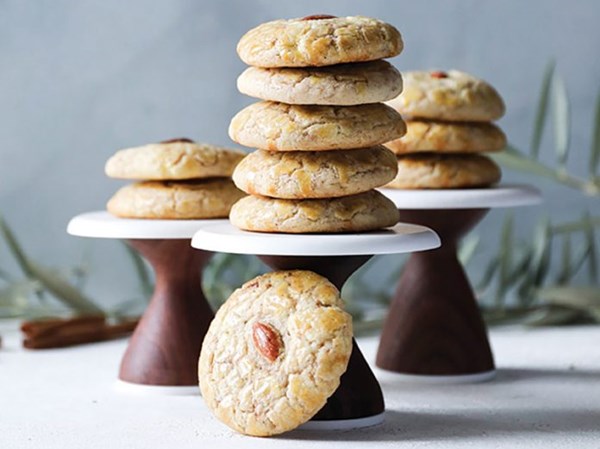 Spiced Chinese almond cookies
