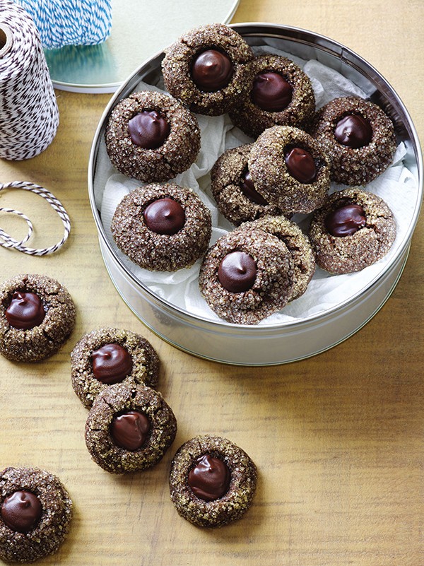 Spiced chocolate molasses buttons