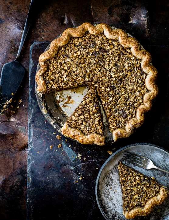 Spiced chocolate oatmeal pie