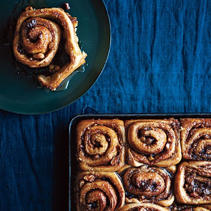 Spiced cinnamon rolls with maple glaze