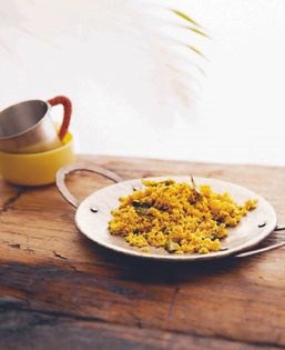 Spiced coconut salad (Pol mallung)