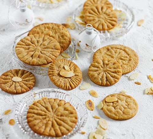 Spiced cookie wheels