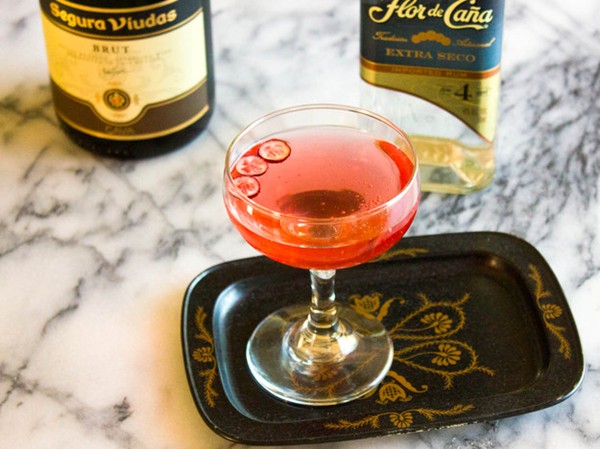 Spiced cranberry rum fizz