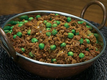 Spiced crumbles with peas (Mock keema)
