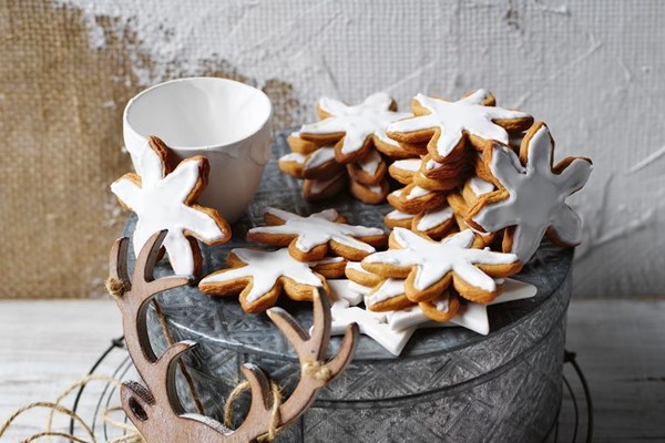 Spiced eggnog cookies