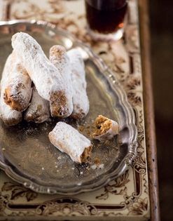 Spiced fruit and nut biscuits (Alfajores)