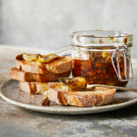 Spiced garlic pickle