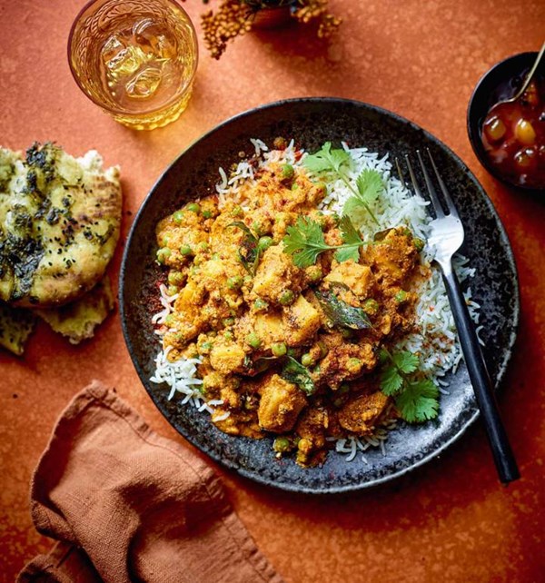 Spiced green peas and coconut curry (Maharashtrian ambat vatana rassa)