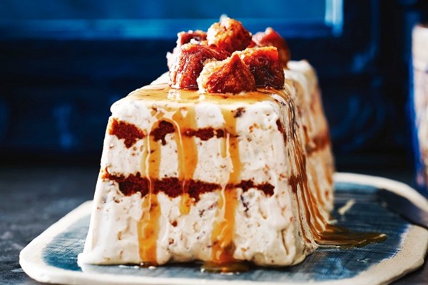 Spiced ice cream torte with caramel figs