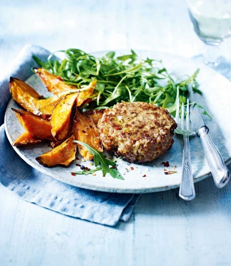 Spiced lamb burgers with sweet potato chips