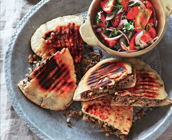 Spiced lamb in toasted pitta with tomato & red onion salad