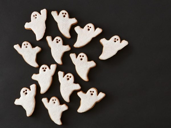 Spiced Linzer ghost cookies 