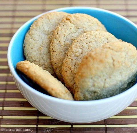 Spiced macadamia cookies