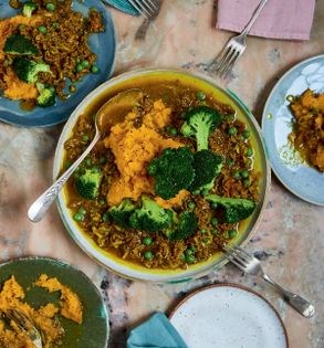 Spiced mince and gravy on swede mash with broccoli trees