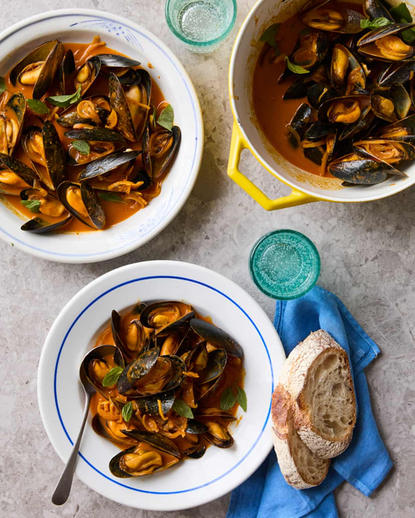 Spiced mussels in coconut