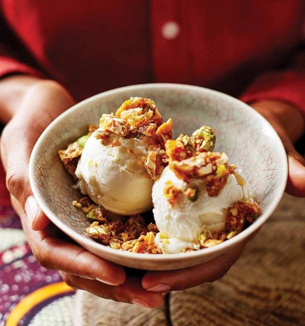 Spiced nut brittle (Nkatse 'cake')