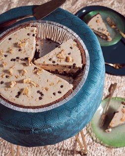 Spiced peanut butter froyo pie