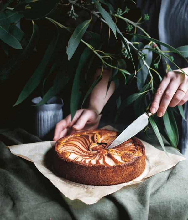 Spiced pear & semolina cake