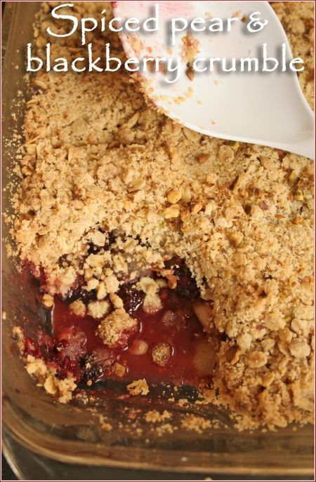 Spiced pear, blackberry & pistachio crumble