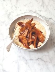 Spiced pear porridge