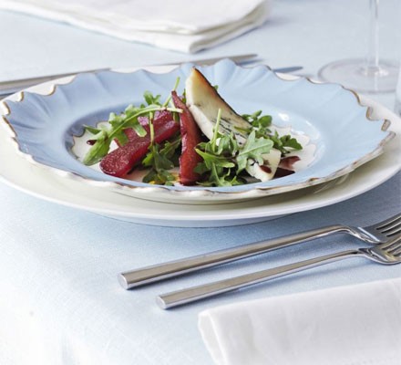 Spiced pears with blue cheese
