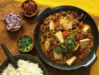 Spiced peas and "paneer" (Mattar "paneer")