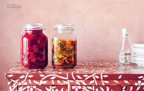 Spiced pickled vegetables (Torshi masalahdar)