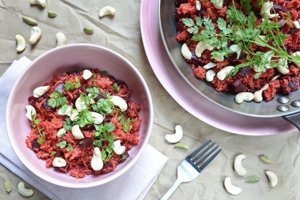 Spiced pilau rice with beets