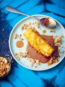 Spiced pineapple with cassava crumble