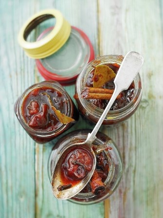 Spiced plum chutney