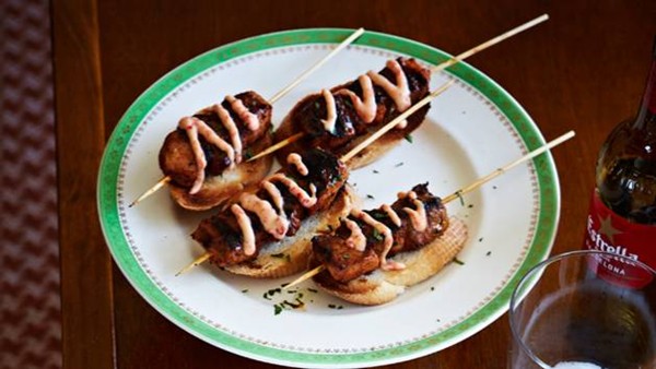 Spiced pork skewers (Pintxos morunos)