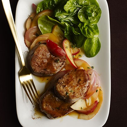 Spiced pork tenderloin with sautéed apples