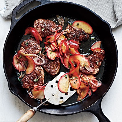 Spiced pork tenderloin with sautéed apples