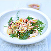 Spiced prawn and rocket pasta salad