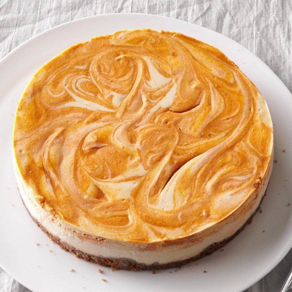 Spiced pumpkin-swirl cheesecake