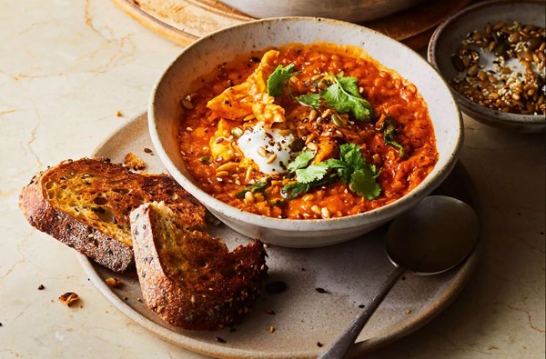 Spiced red lentils with chicken, spinach & coconut